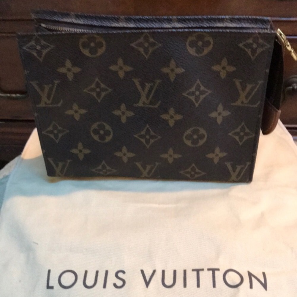 Louis Vuitton Toiletry 19